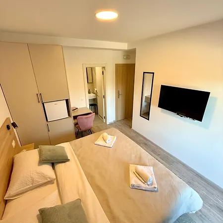 Cloud9 Airport Apartamento Mocici