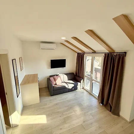 Appartement Cloud9 Airport Mocici