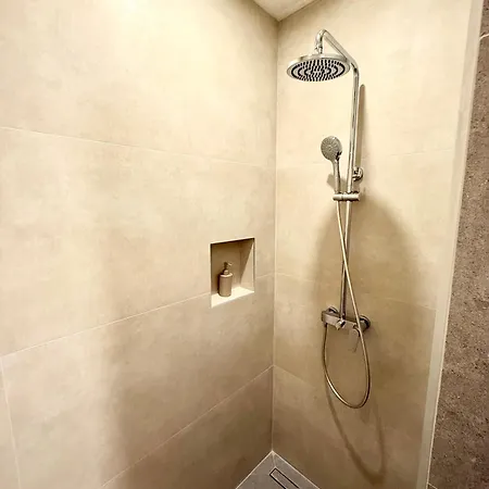 Appartement Cloud9 Airport Mocici