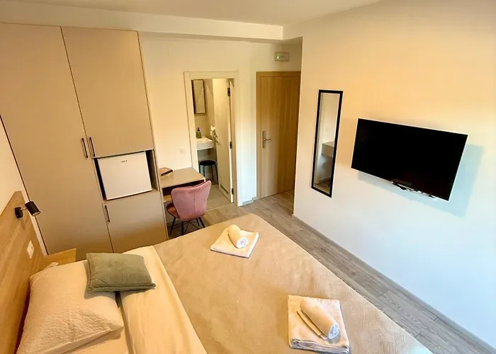 Cloud9 Airport Apartment Mocici