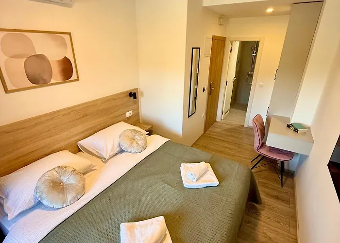 Cloud9 Airport Apartment Mocici