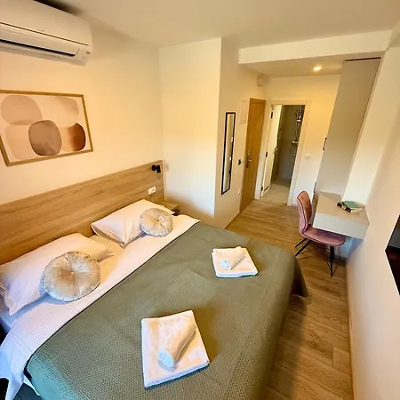 Cloud9 Airport Apartment Mocici