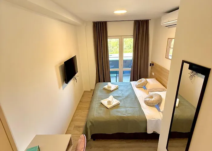 Cloud9 Airport Apartment Mocici