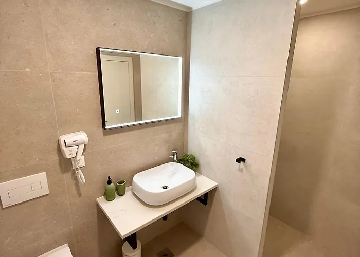 Cloud9 Airport Apartment Mocici